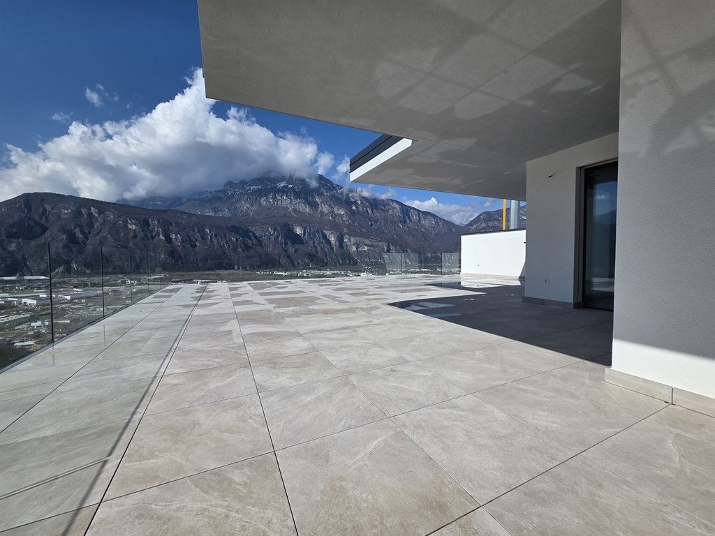 Splendido attico  con terrazza 120 mq,  5 stanze , 3 bagni