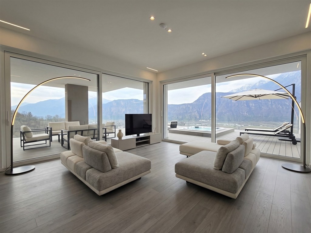 Splendido attico  con terrazza 120 mq,  5 stanze , 3 bagni