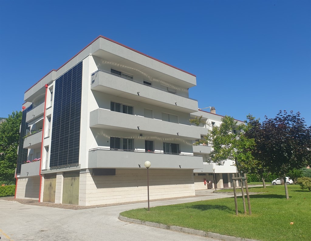 Melta ultimo piano 2 stanze con possibilità  garage e posto auto condominiale